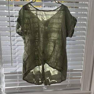 Green blouse. NWT. Smoke free pet free.
